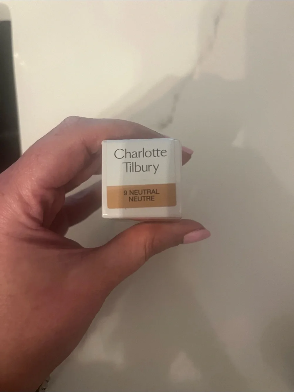 Charlotte Tilbury Beautiful skin foundation 9 neutral